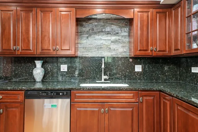 $509,999 | 2571 Essex Drive, Northbrook, IL 60062