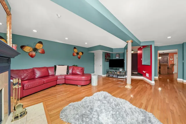 $509,999 | 2571 Essex Drive, Northbrook, IL 60062