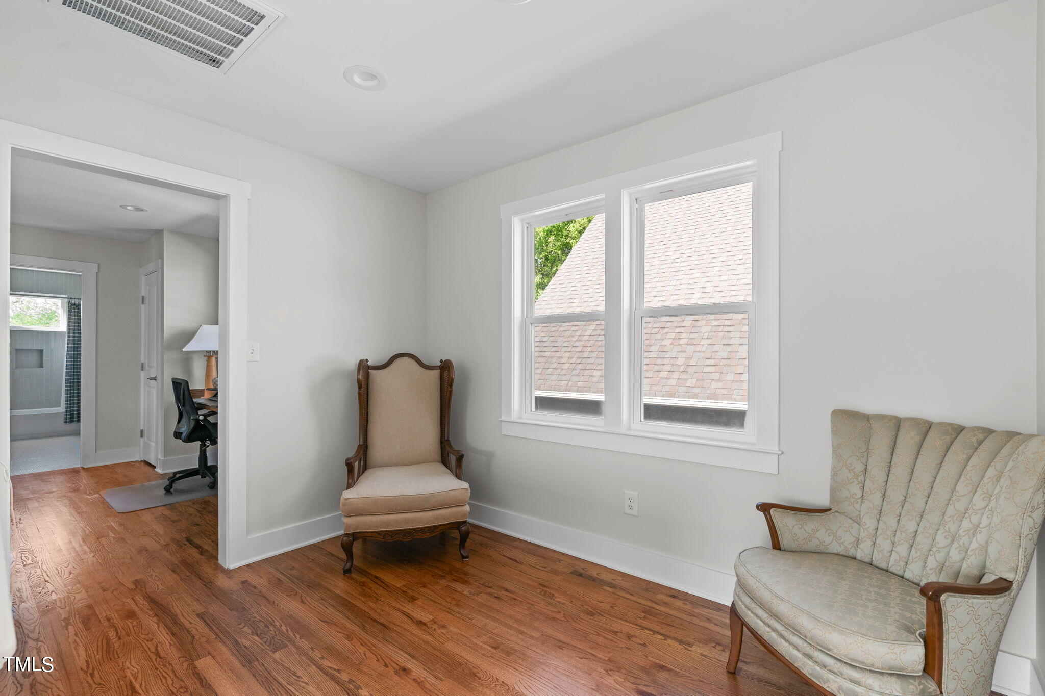312 East Lee Street Raleigh, NC 27601 - Photo 27 of 48 a living room with furniture and a window