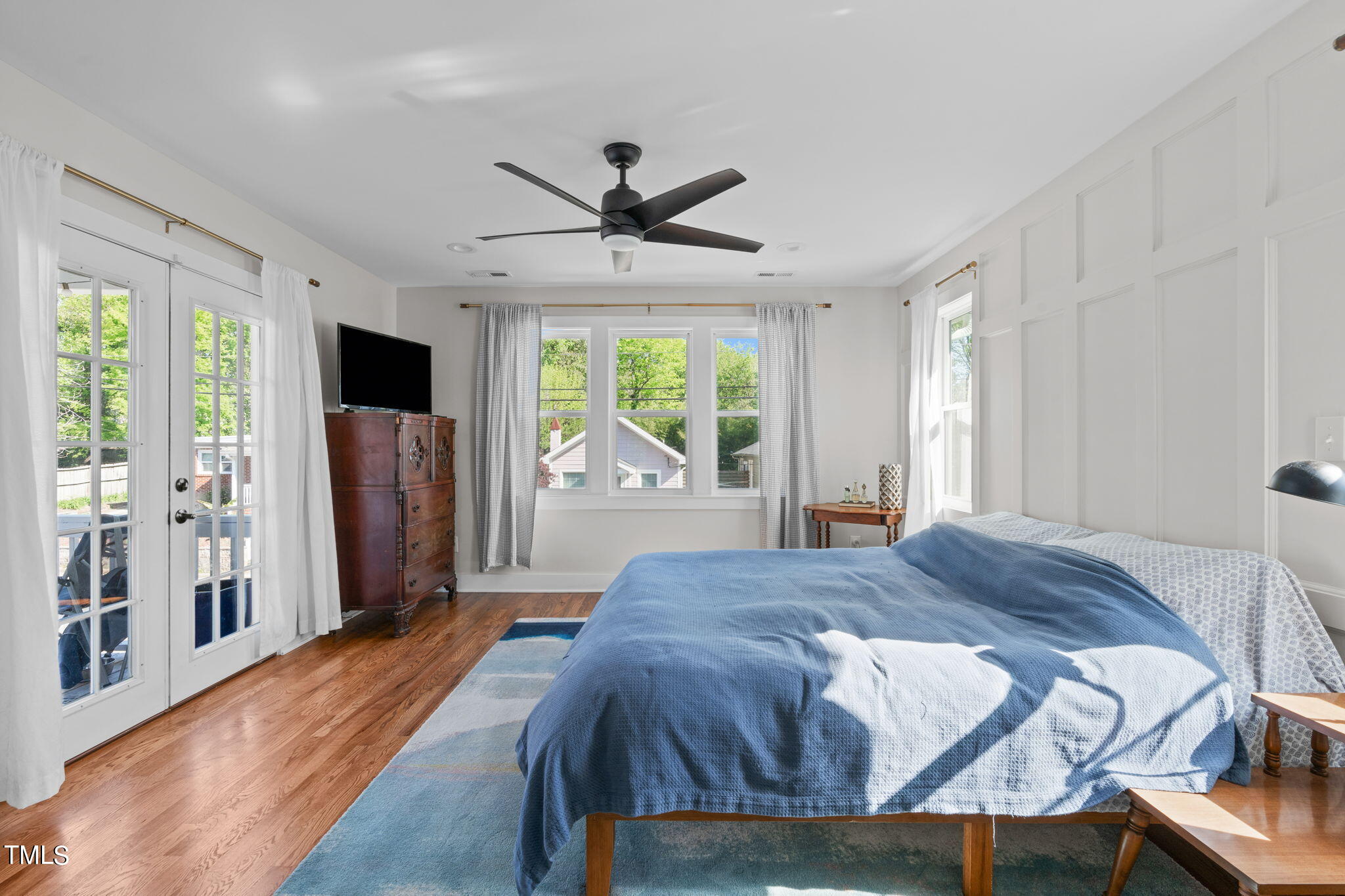 312 East Lee Street Raleigh, NC 27601 - Photo 29 of 48 a bed sitting in a spacious bedroom next to a window