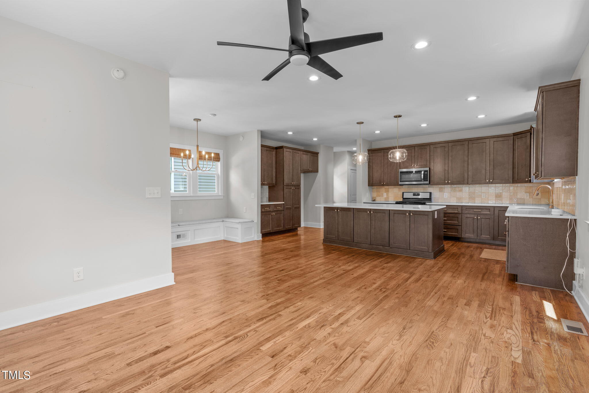 312 East Lee Street Raleigh, NC 27601 - Photo 5 of 48 a view of kitchen with wooden floor and electronic appliances