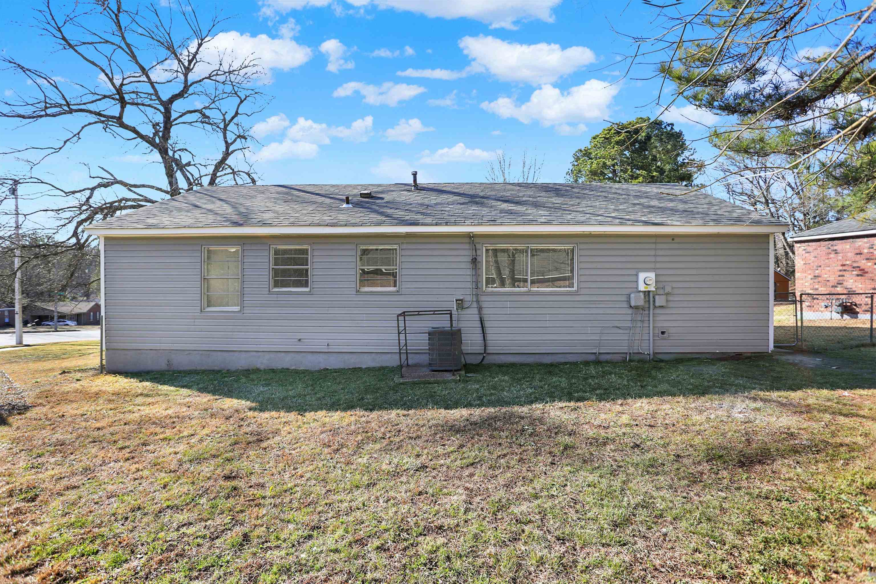 3716 Ridgemont Road Memphis, TN 38128 - Photo 29 of 30 a view of a back yard of the house