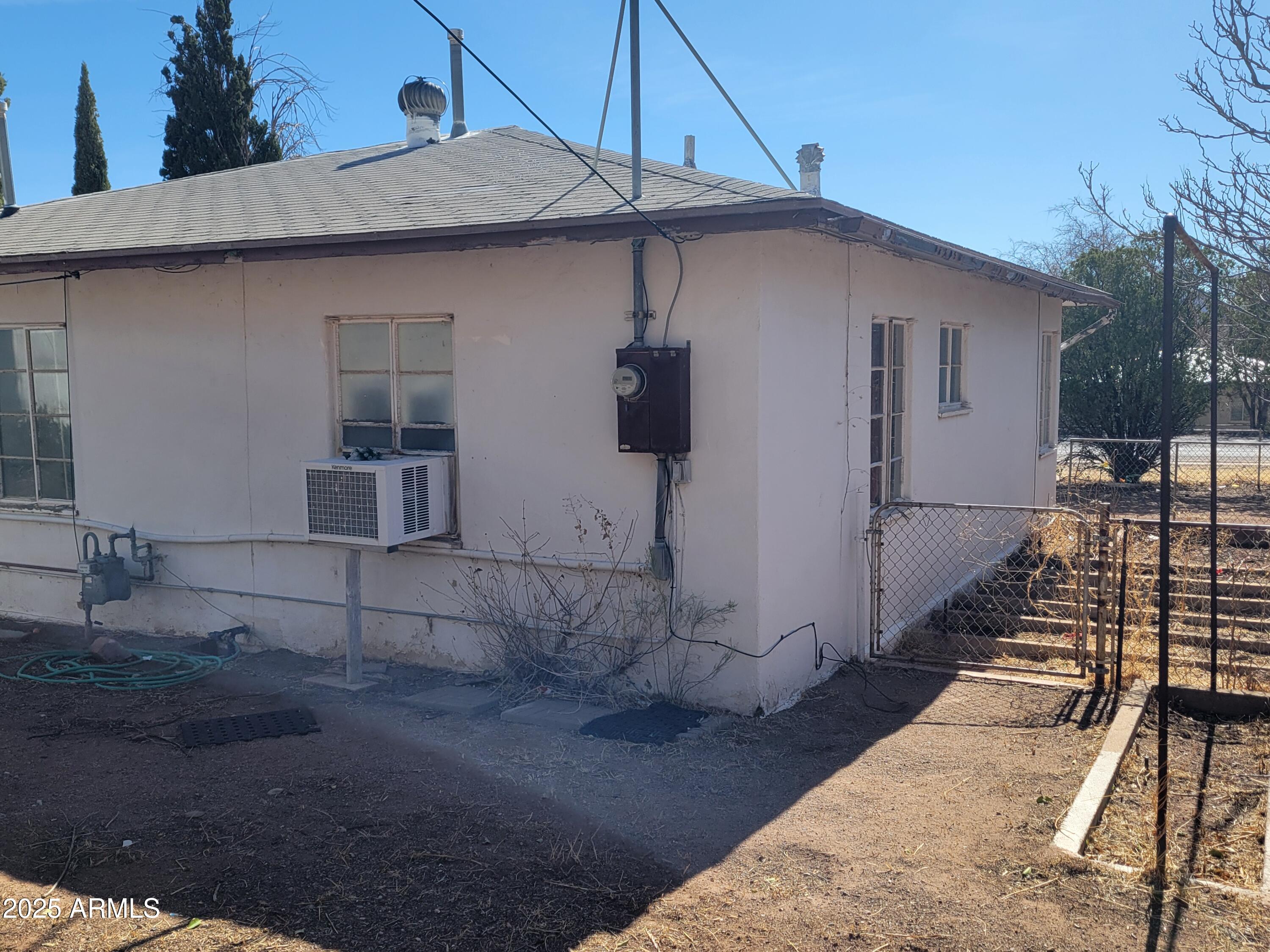 53 Spray Avenue Bisbee, AZ 85603 - Photo 19 of 21 a backyard of a house