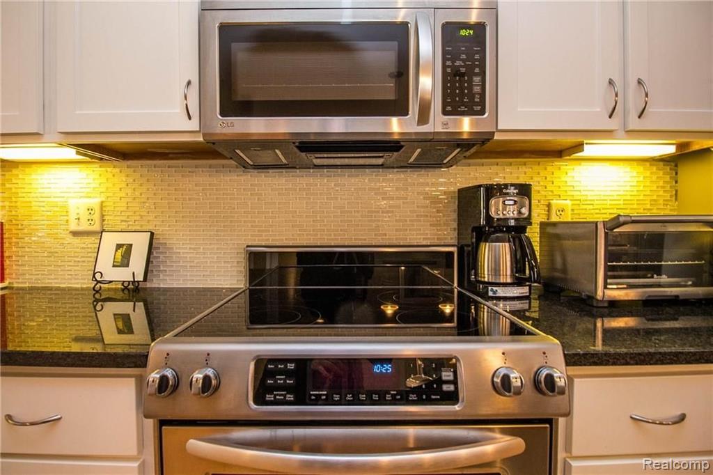 5388 Parkgrove Road, Unit 21 Ann Arbor, MI 48103 - Photo 17 of 35