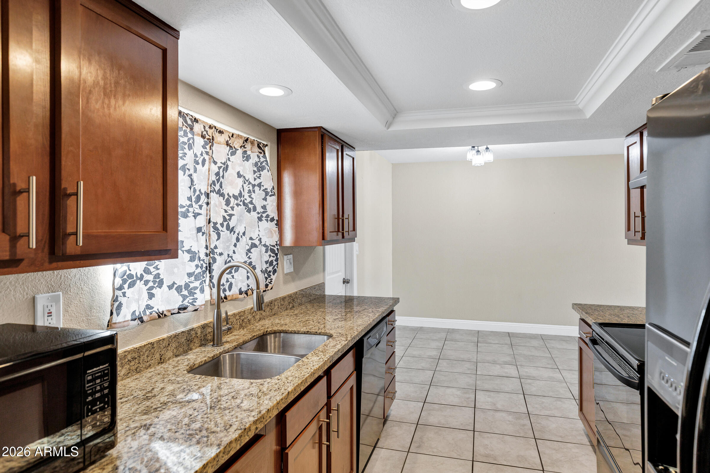 6816 North 29th Lane Phoenix, AZ 85017 - Photo 15 of 28 Kitchen
