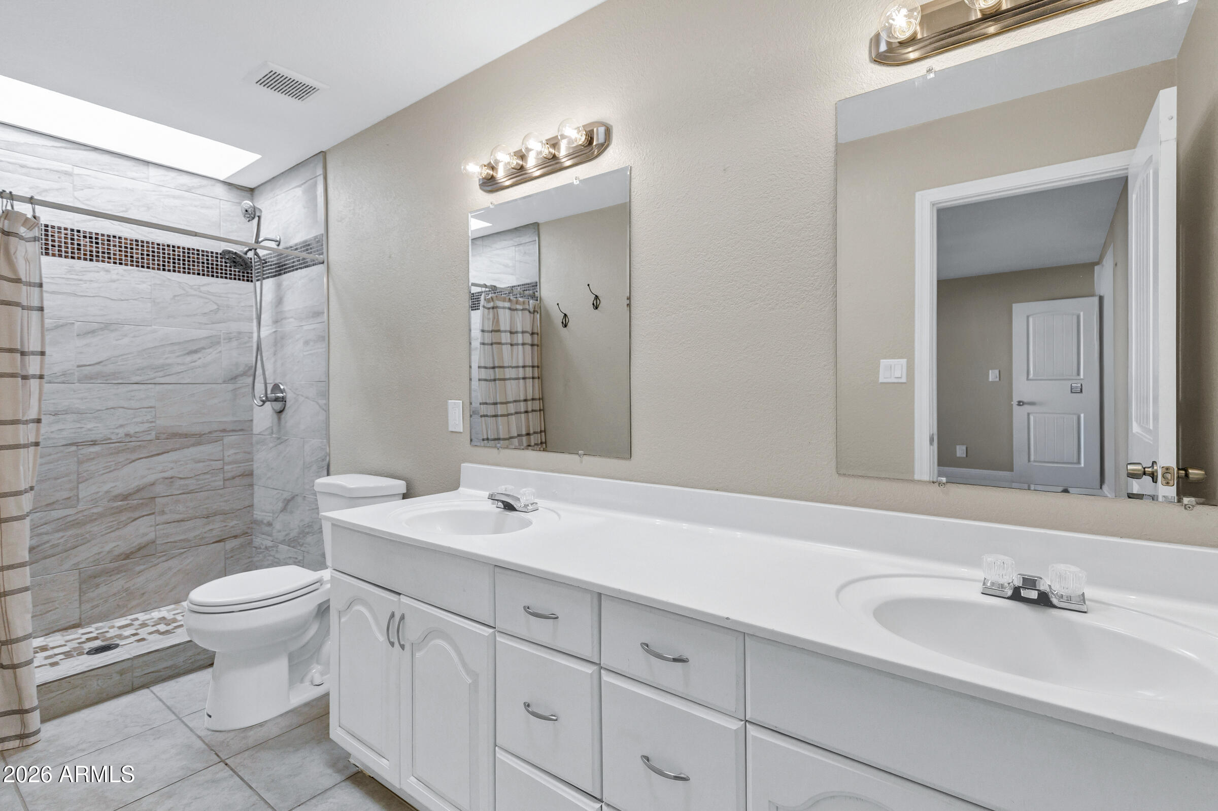 6816 North 29th Lane Phoenix, AZ 85017 - Photo 23 of 28 Primary Bath