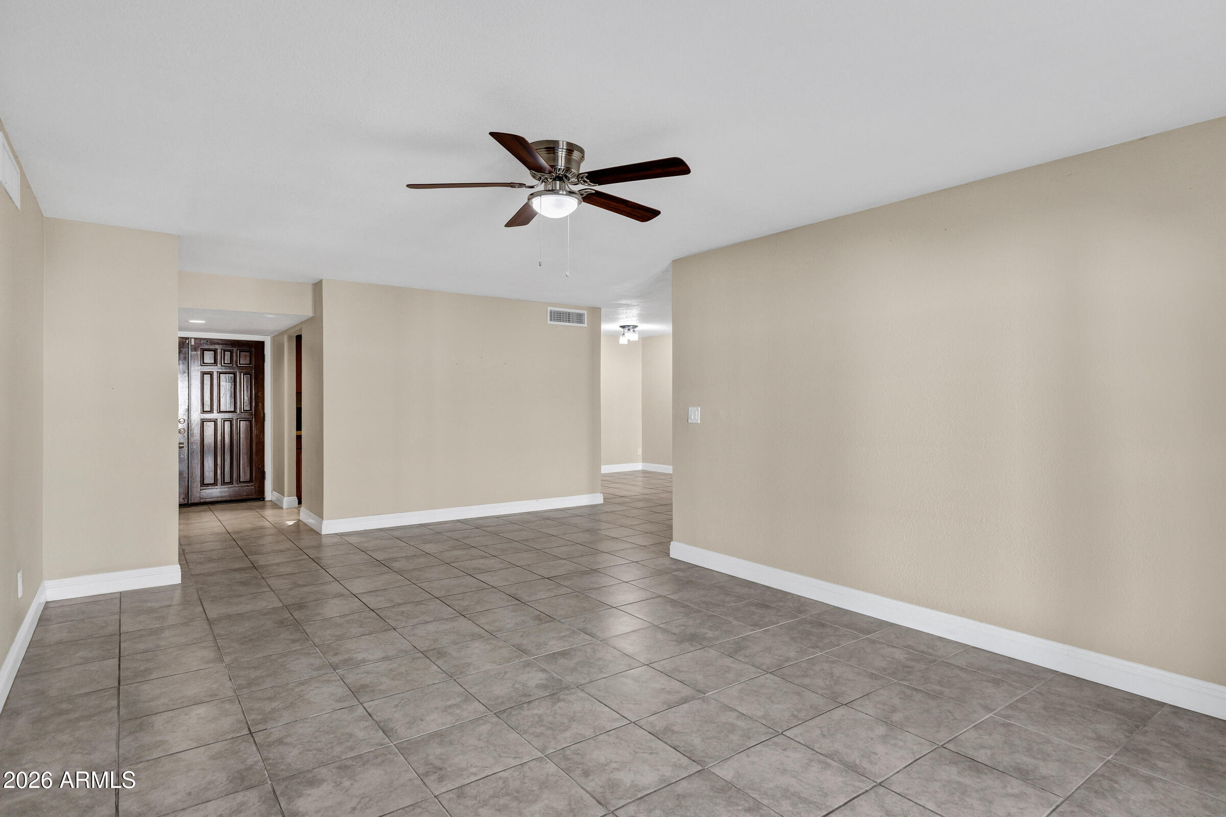 6816 North 29th Lane Phoenix, AZ 85017 - Photo 7 of 28 Main room 1