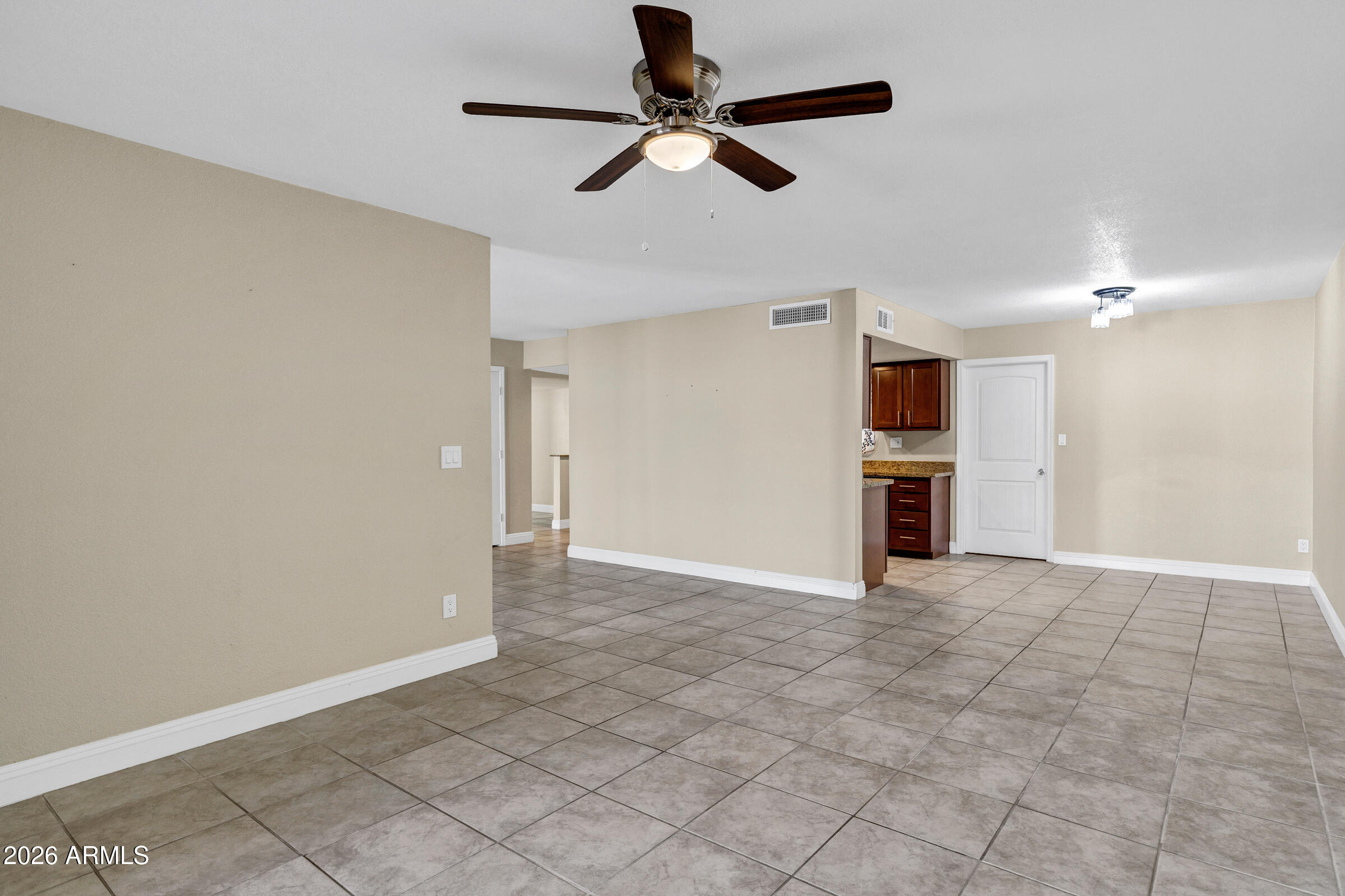 6816 North 29th Lane Phoenix, AZ 85017 - Photo 9 of 28 Family room