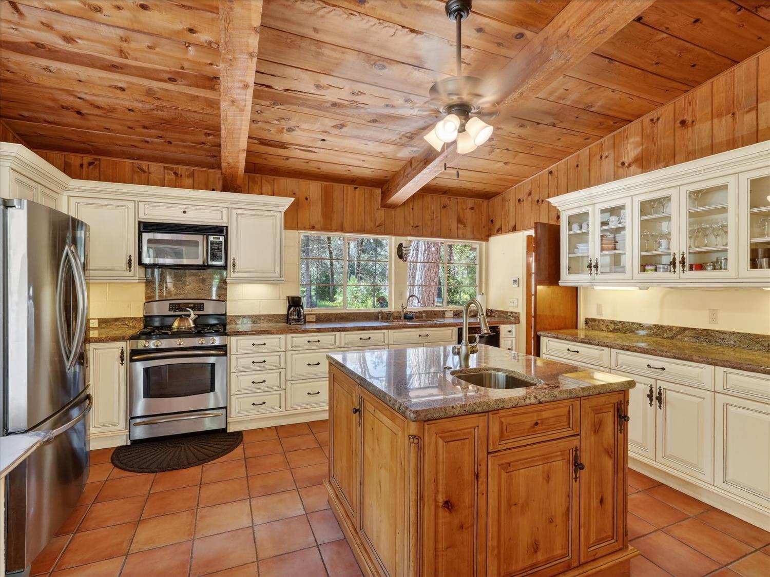 37733 Black Ranch Road Oakhurst, CA 93644 - Photo 66 of 98