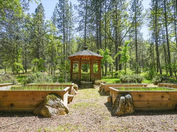 $1,200,000 | 37733 Black Ranch Road, Oakhurst, CA 93644