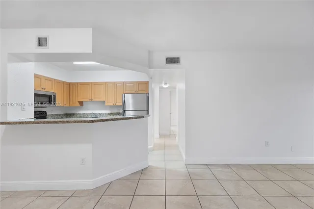 $2,350 | 5102 Northwest 79th Avenue, Unit 304, Doral, FL 33166