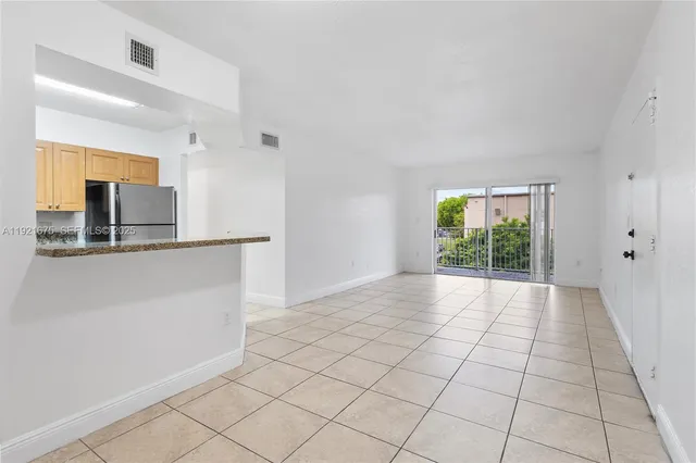 $2,350 | 5102 Northwest 79th Avenue, Unit 304, Doral, FL 33166