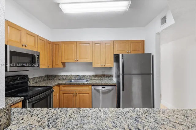 $2,350 | 5102 Northwest 79th Avenue, Unit 304, Doral, FL 33166