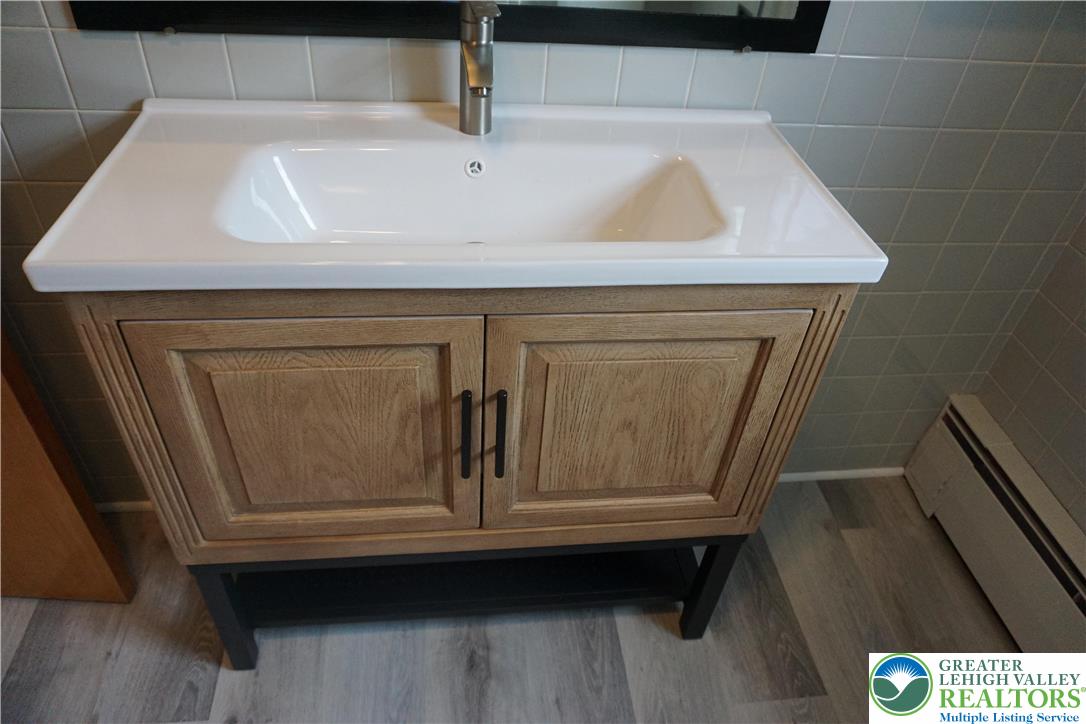 1718 Calypso Avenue Bethlehem, PA 18018 - Photo 16 of 32 Full bathroom vanity