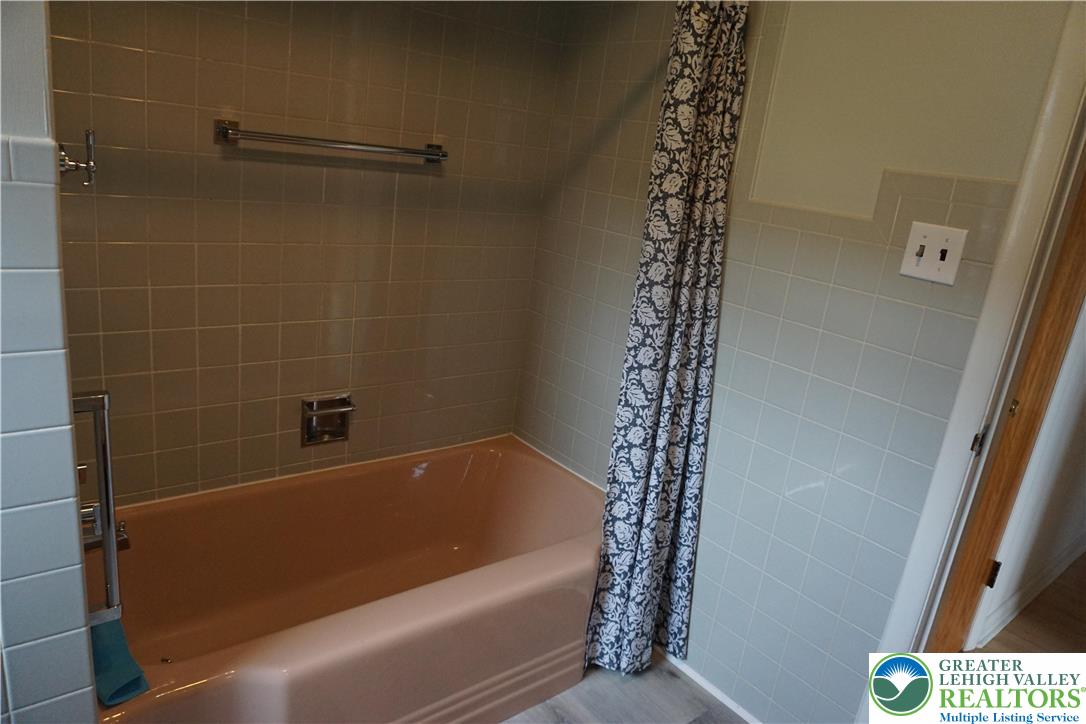 1718 Calypso Avenue Bethlehem, PA 18018 - Photo 18 of 32 Full bath