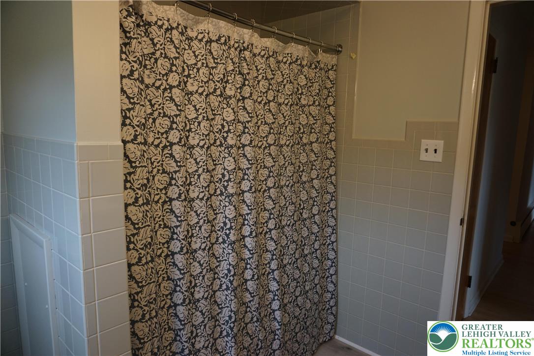 1718 Calypso Avenue Bethlehem, PA 18018 - Photo 19 of 32 Full bath