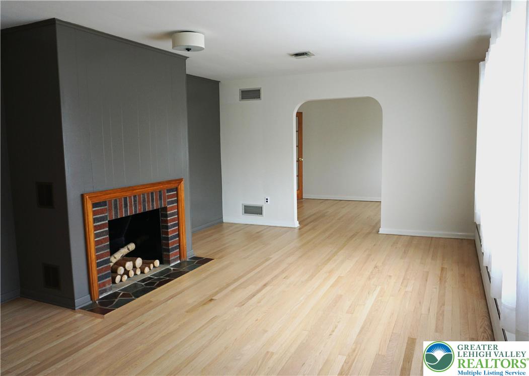1718 Calypso Avenue Bethlehem, PA 18018 - Photo 4 of 32 Living Room