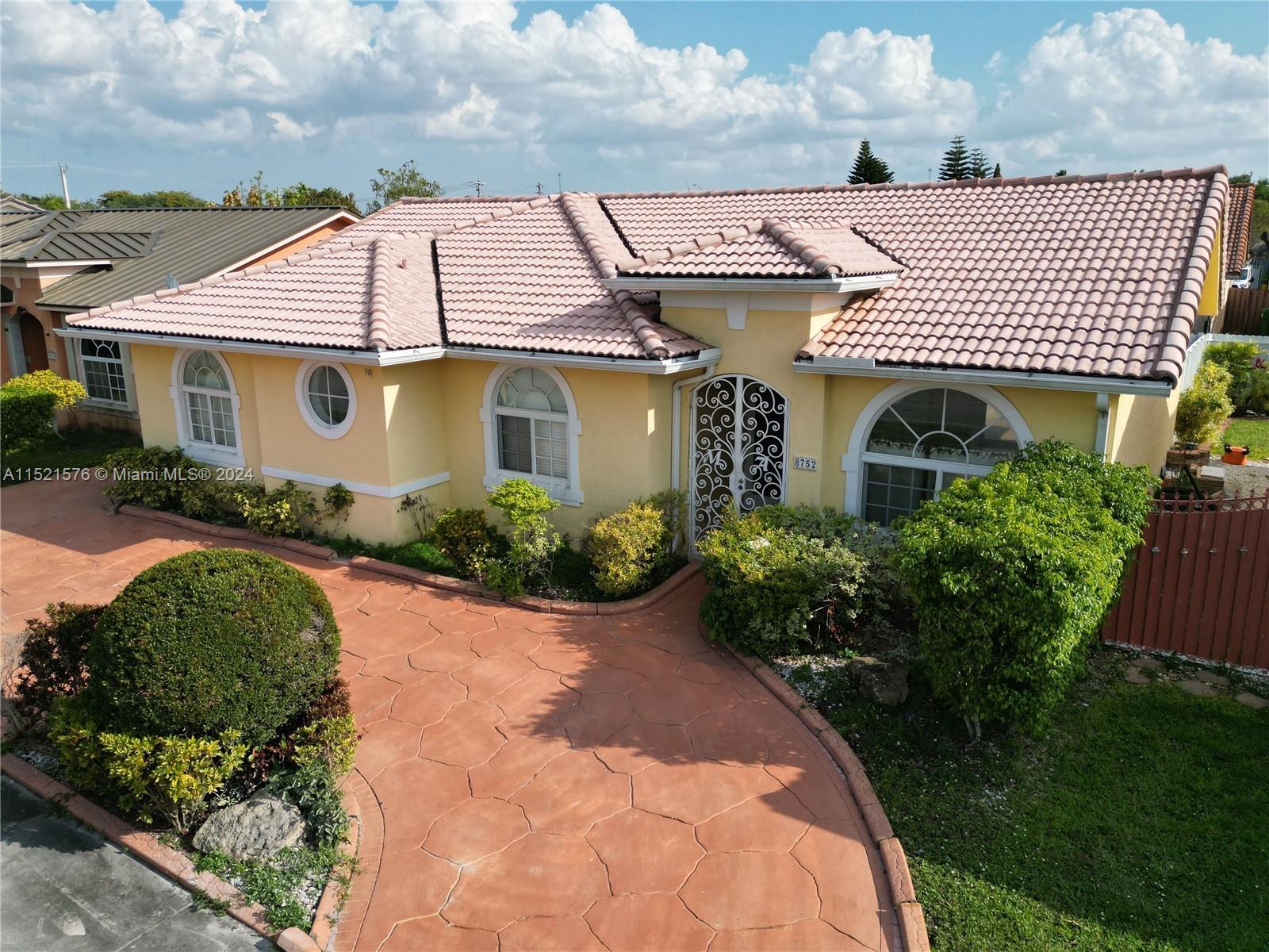 8752 Northwest 142nd Ln