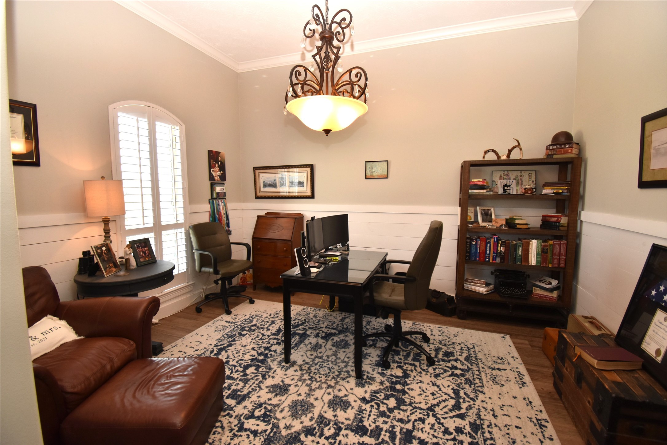 11620 Ridgecrest Beaumont, TX 77705 - Photo 11 of 20 a living room with furniture a rug and a window