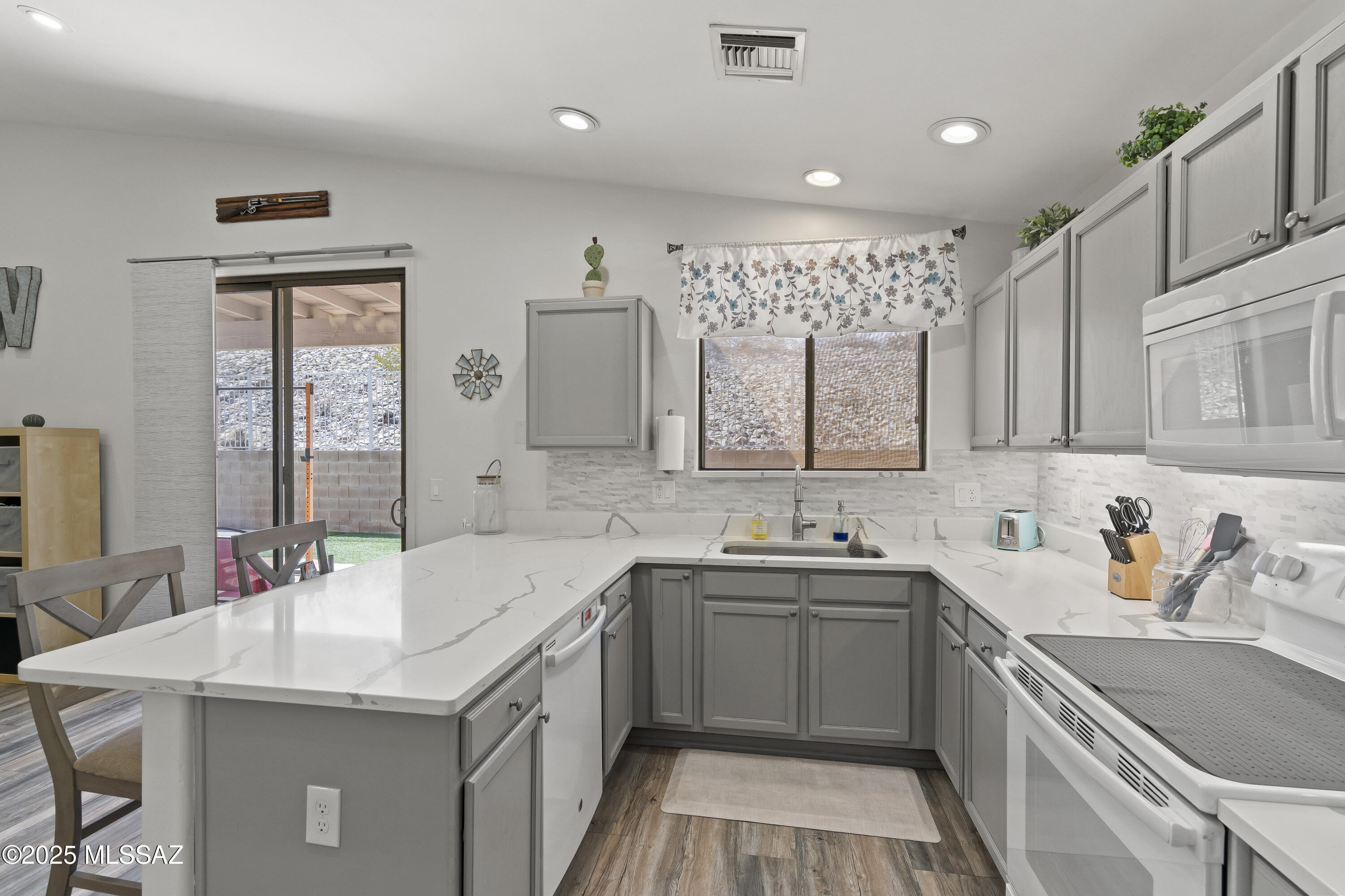519 West Silvertip Road Tucson, AZ 85737 - Photo 11 of 29