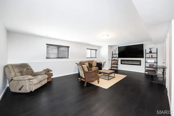 $315,000 | 846 Harbor Woods Drive, Fairview Heights, IL 62208