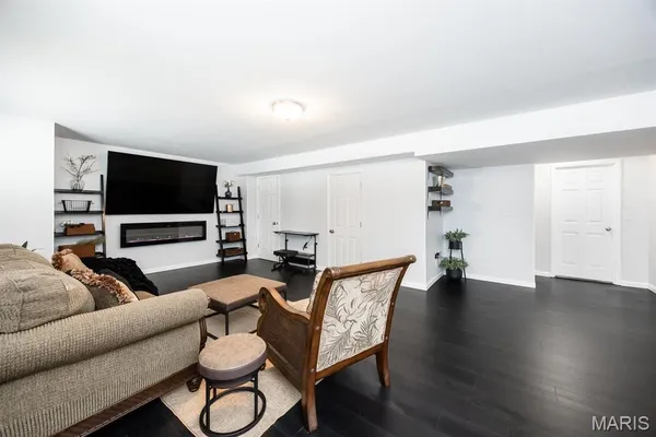 $315,000 | 846 Harbor Woods Drive, Fairview Heights, IL 62208