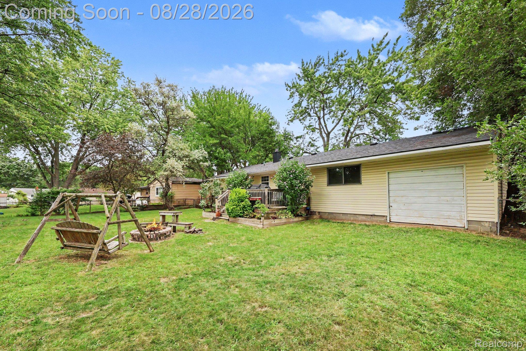 3376 Chalice Road Lake Orion, MI 48359 - Photo 21 of 31 024_file_5555.jpg
