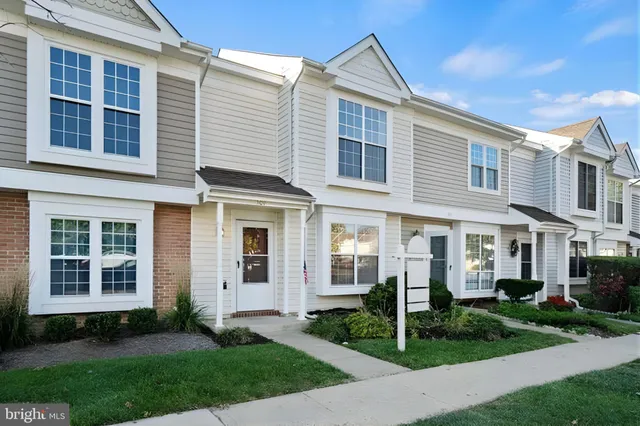 $2,700 | 107 St Charles Square, Sterling, VA 20164