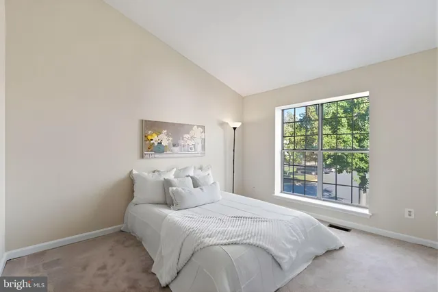 $2,700 | 107 St Charles Square, Sterling, VA 20164