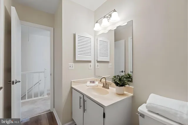 $2,700 | 107 St Charles Square, Sterling, VA 20164