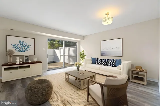 $2,700 | 107 St Charles Square, Sterling, VA 20164