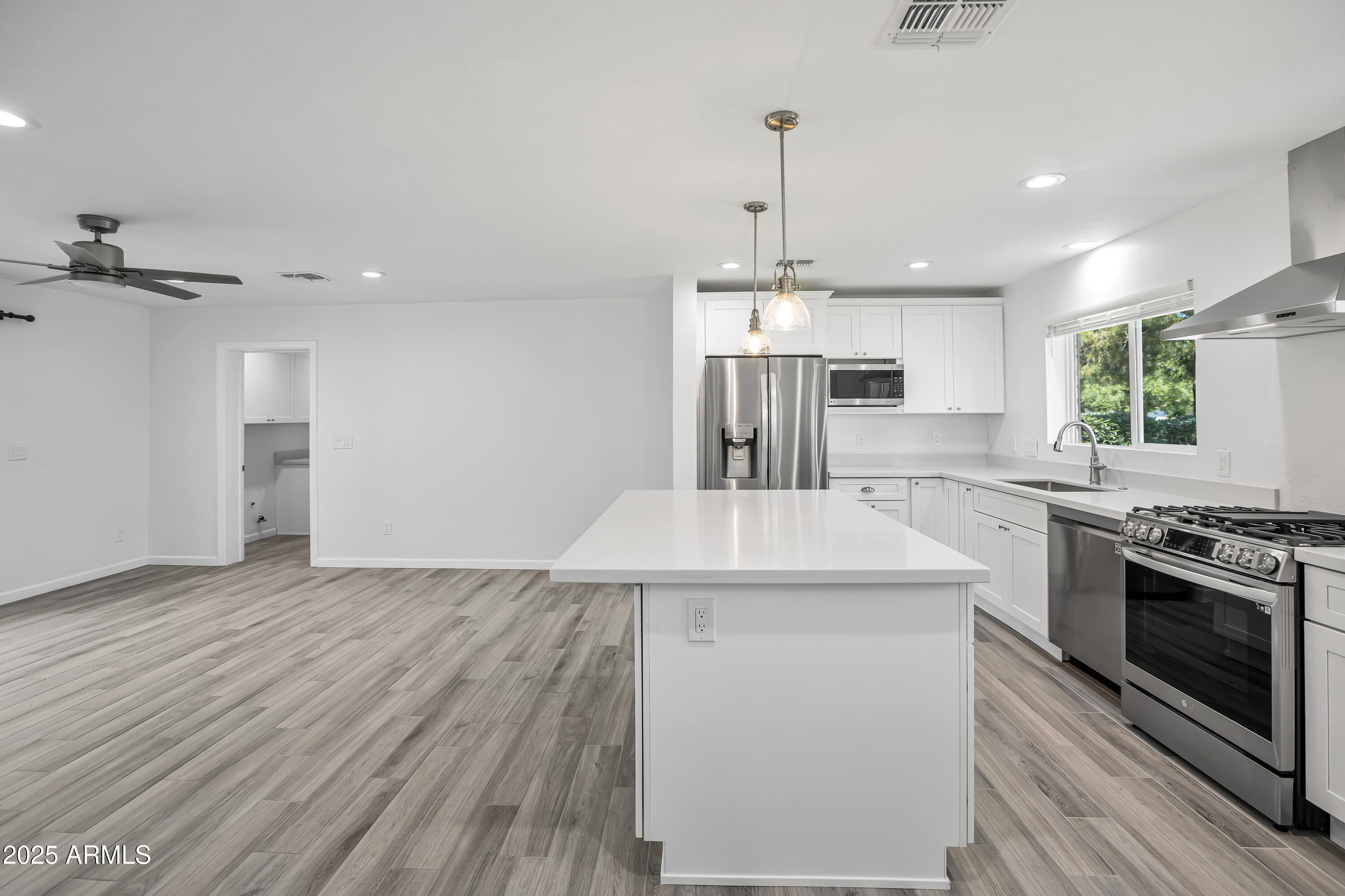 4825 East Piccadilly Road Phoenix, AZ 85018 - Photo 6 of 22 Kitchen and great room