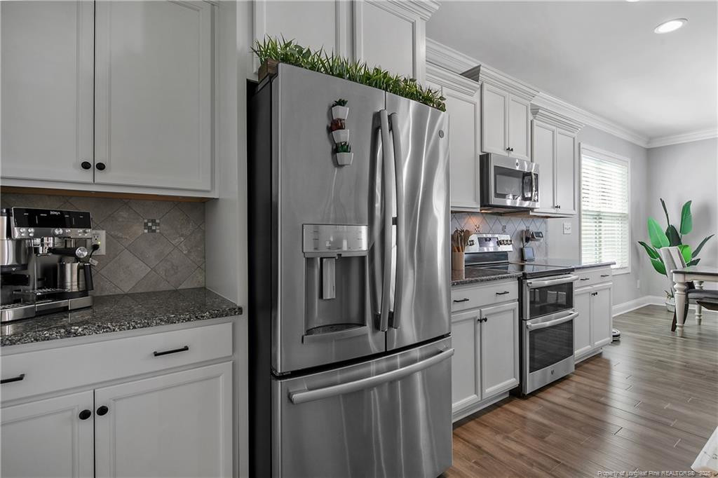 2628 Riddle Farm Road Fayetteville, NC 28306 - Photo 18 of 50 a kitchen with granite countertop a refrigerator and a sink