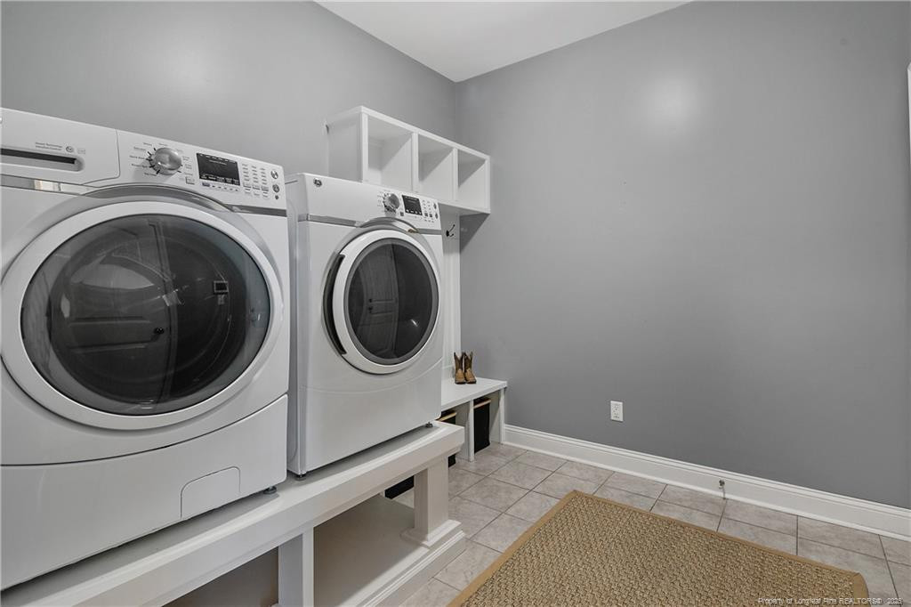 2628 Riddle Farm Road Fayetteville, NC 28306 - Photo 10 of 50 a utility room with dryer and washer