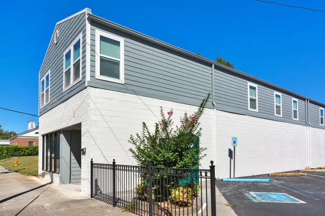 $1,800 | 360 Main Street, Unit 200, Dayton, TN 37321