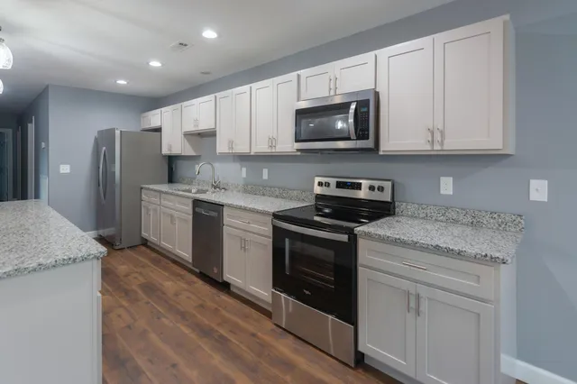 $1,800 | 360 Main Street, Unit 200, Dayton, TN 37321