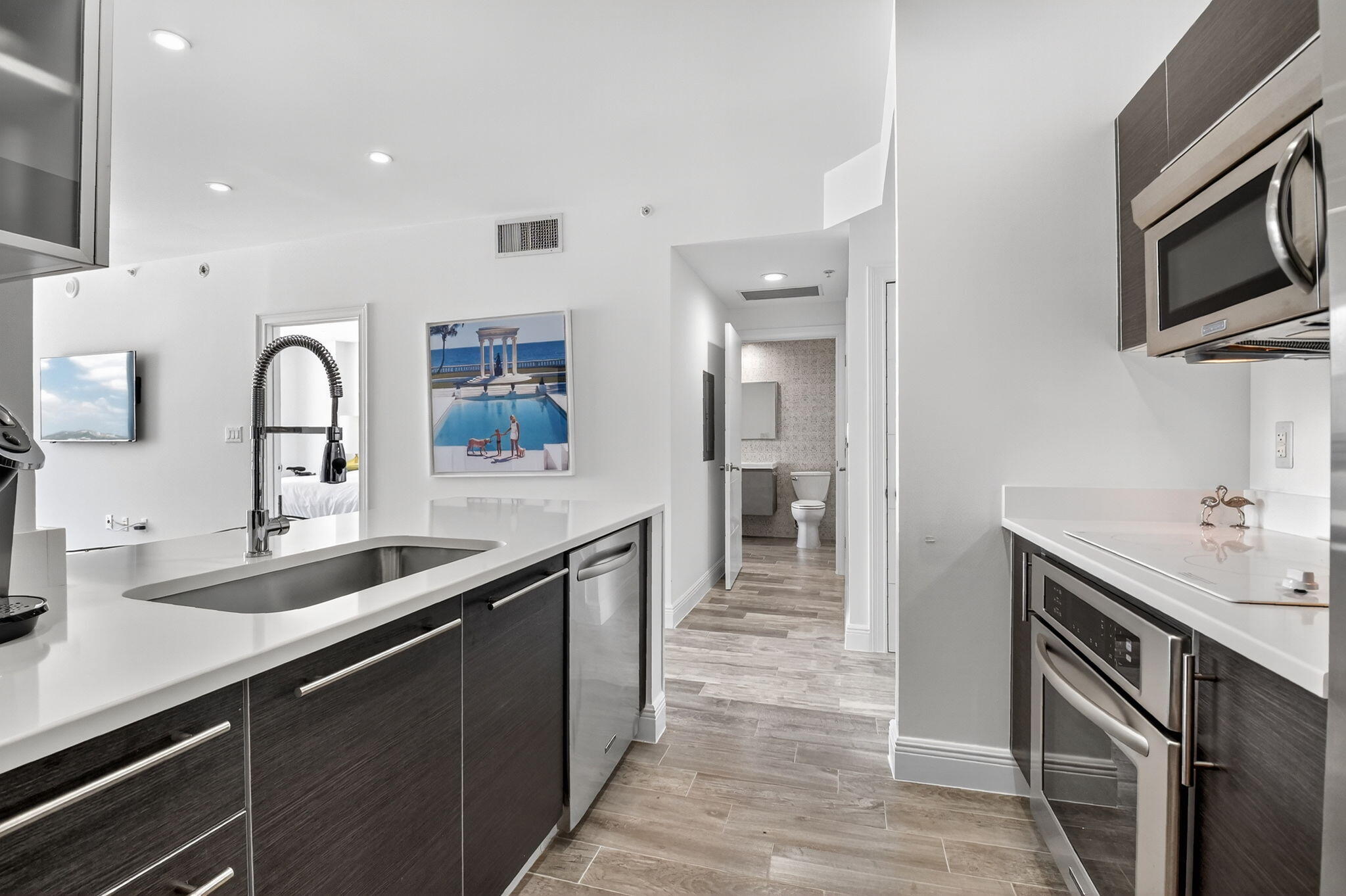 550 Okeechobee Boulevard, Unit 1221 West Palm Beach, FL 33401 - Photo 12 of 112 Kitchen