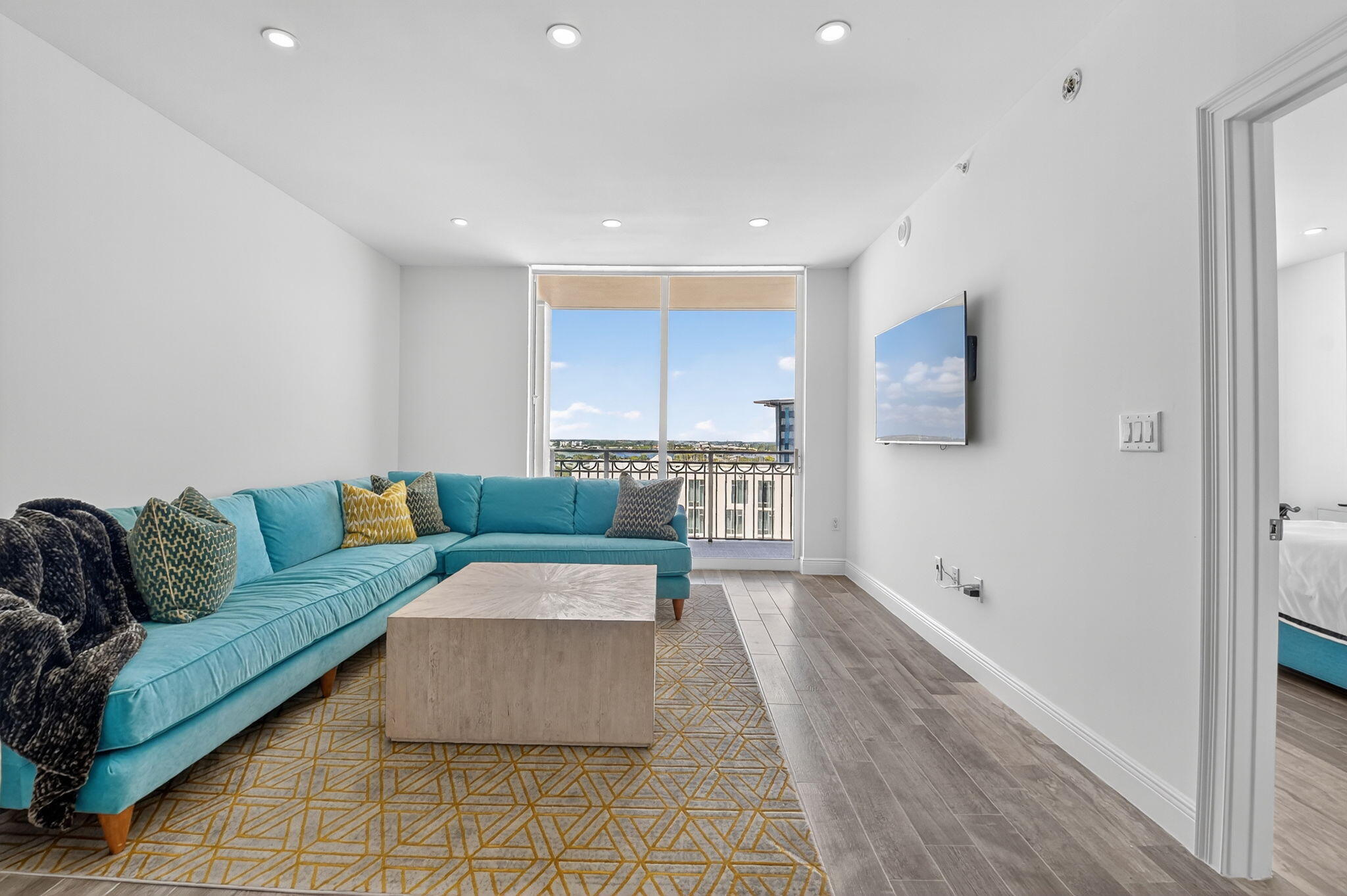 550 Okeechobee Boulevard, Unit 1221 West Palm Beach, FL 33401 - Photo 14 of 112 Living Room