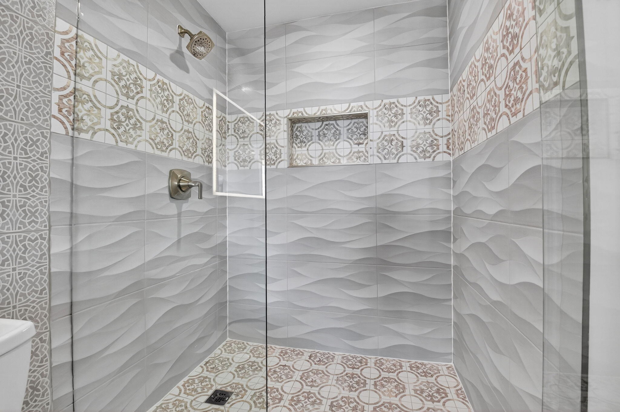 550 Okeechobee Boulevard, Unit 1221 West Palm Beach, FL 33401 - Photo 20 of 112 Spectacular Walk-in Shower