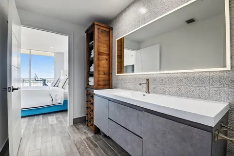 $550,000 | 550 Okeechobee Boulevard, Unit 1221, West Palm Beach, FL 33401