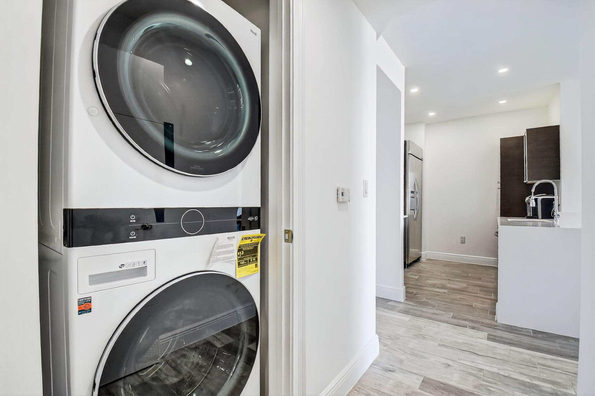 550 Okeechobee Boulevard, Unit 1221 West Palm Beach, FL 33401 - Photo 27 of 112 Washer & Dryer