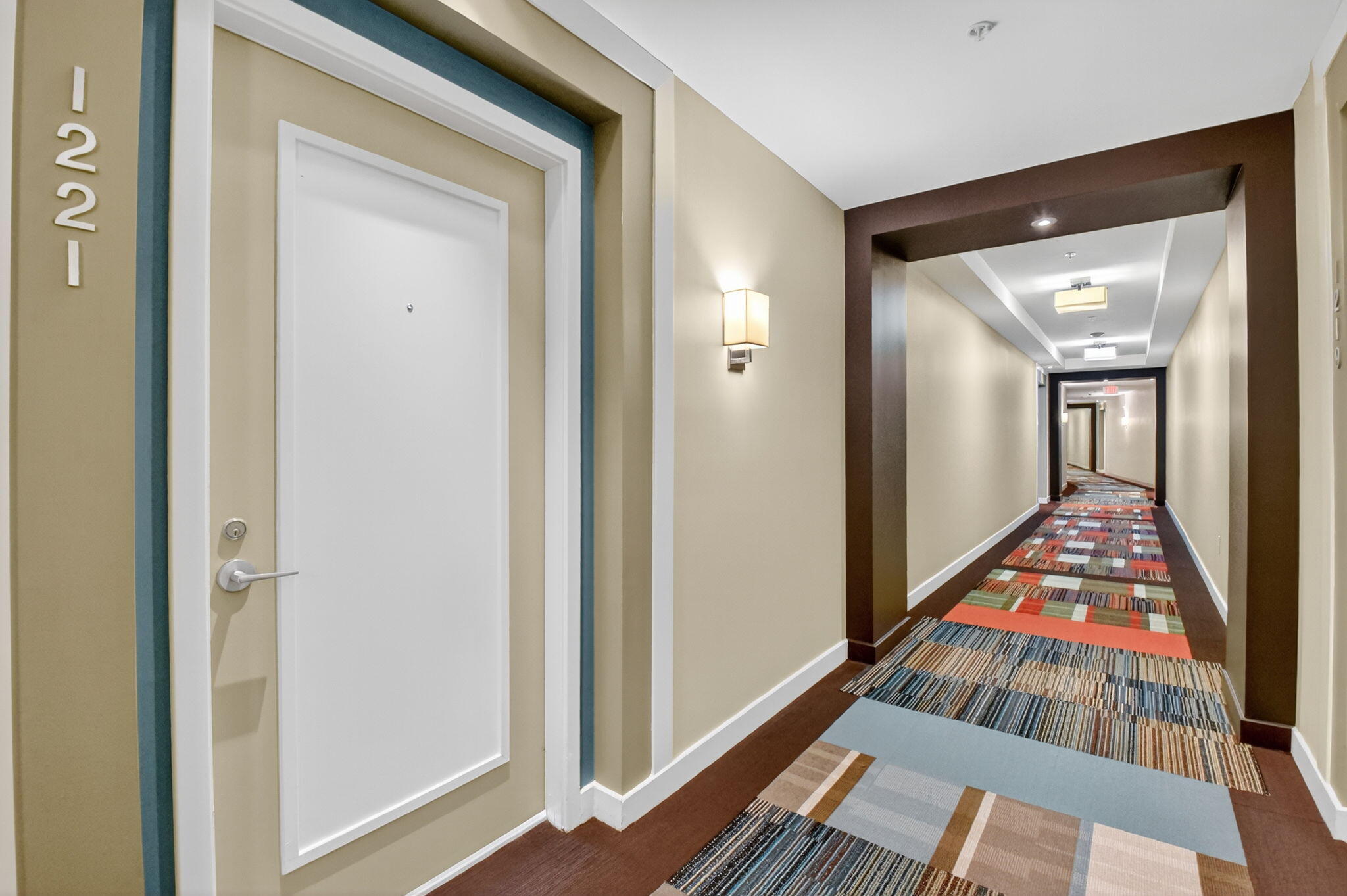 550 Okeechobee Boulevard, Unit 1221 West Palm Beach, FL 33401 - Photo 34 of 112 hallway entry
