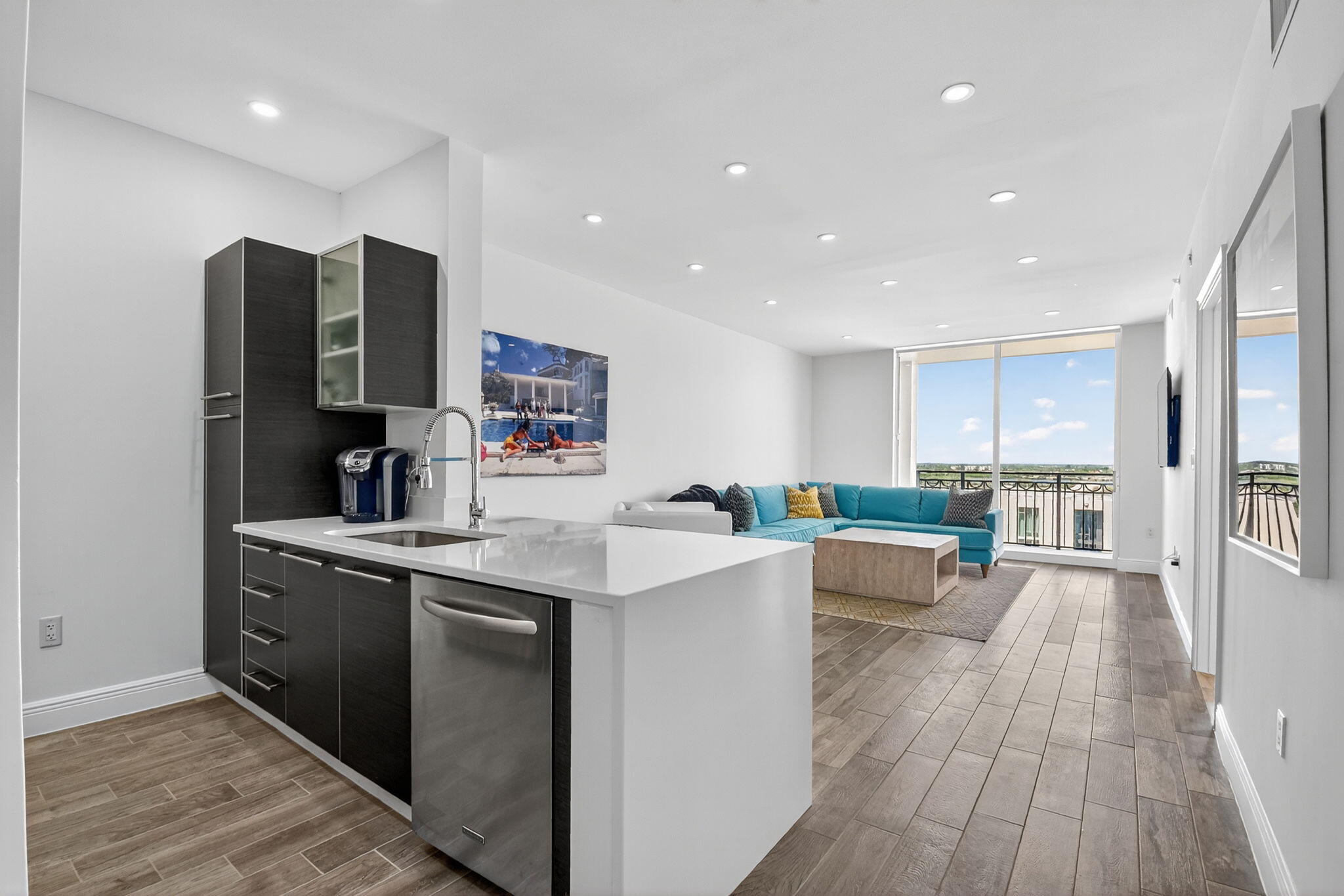 550 Okeechobee Boulevard, Unit 1221 West Palm Beach, FL 33401 - Photo 5 of 112 Kitchen & Living