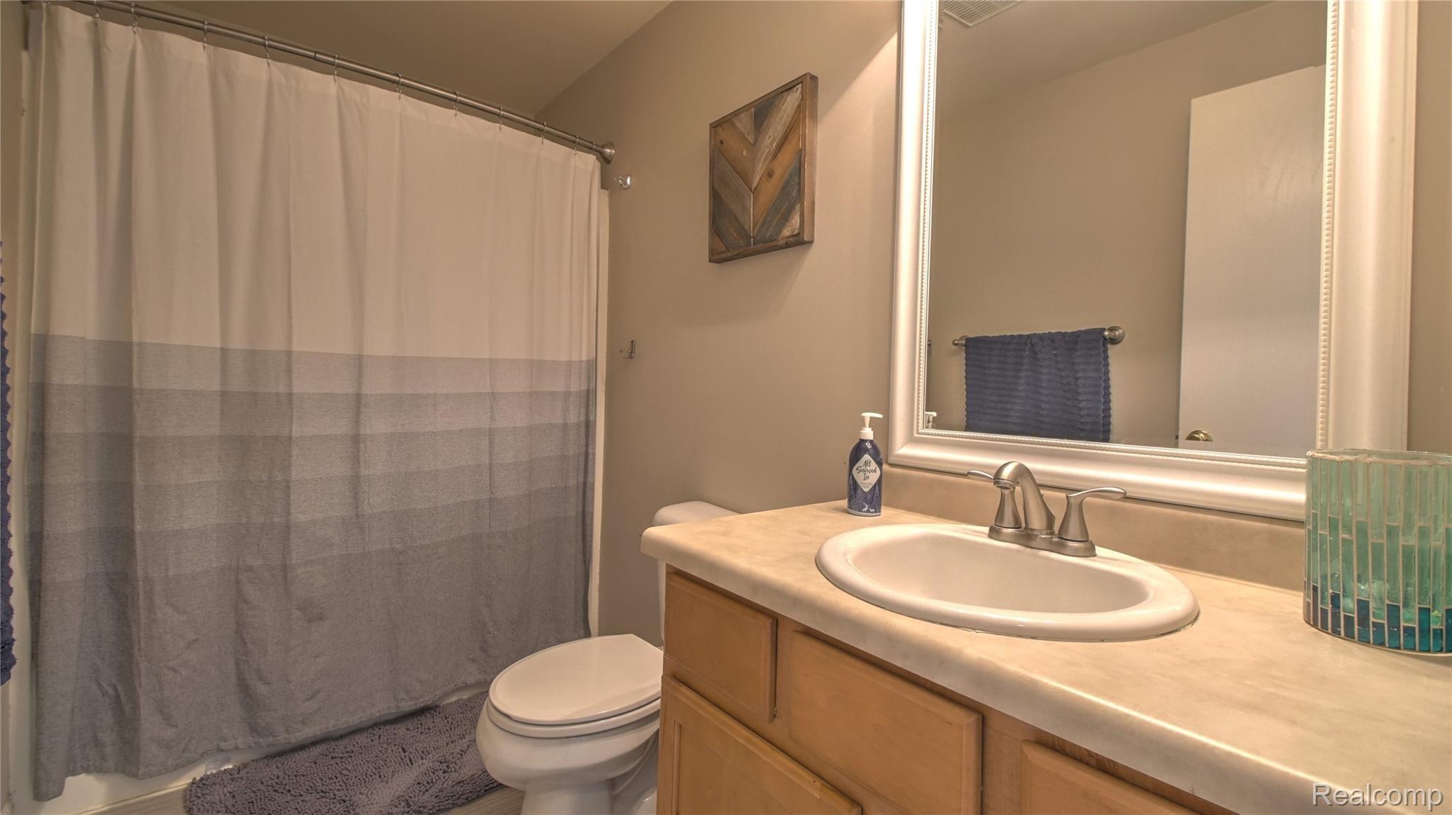 9050 Oak Grove Road Howell, MI 48855 - Photo 16 of 25 DSC06948_49_50_51_52.jpg