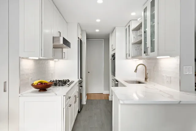 $1,599,000 | 30 West 61st Street, Unit 10C | Upper West Side