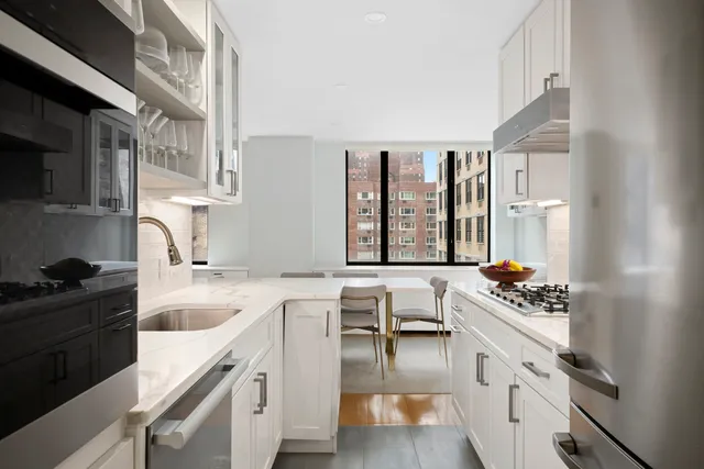 $1,599,000 | 30 West 61st Street, Unit 10C | Upper West Side
