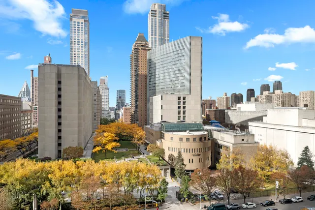 $1,599,000 | 30 West 61st Street, Unit 10C | Upper West Side