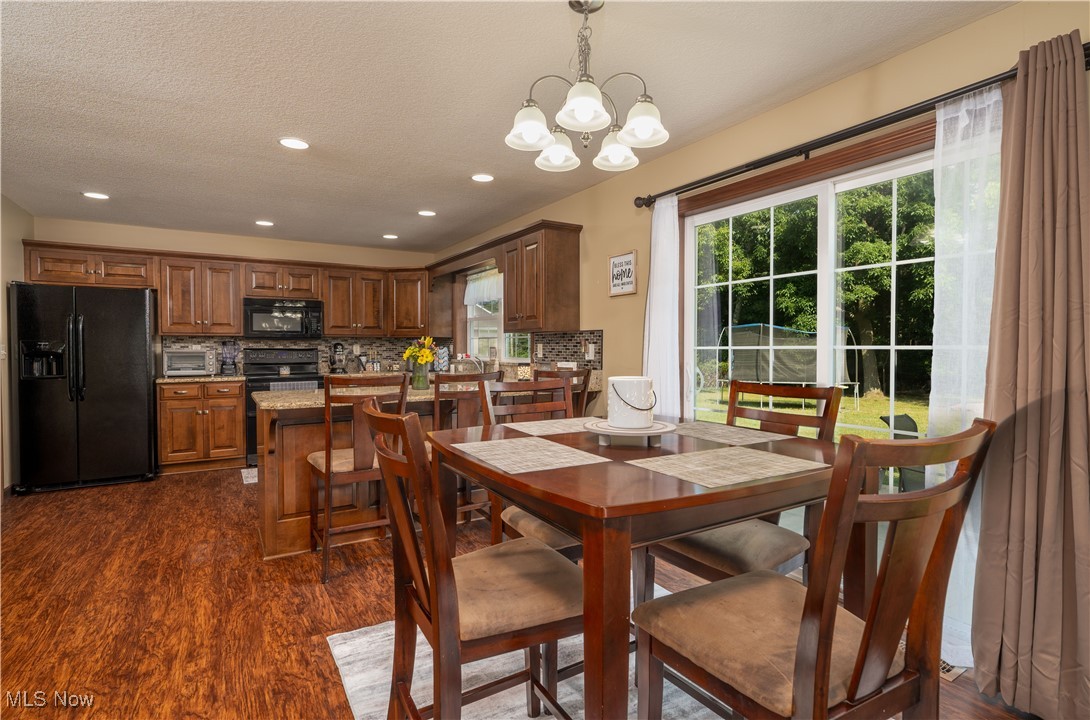 2371 Tabor Ridge Road Northeast New Philadelphia, OH 44663 - Photo 20 of 43 View of kitchen/ dining area