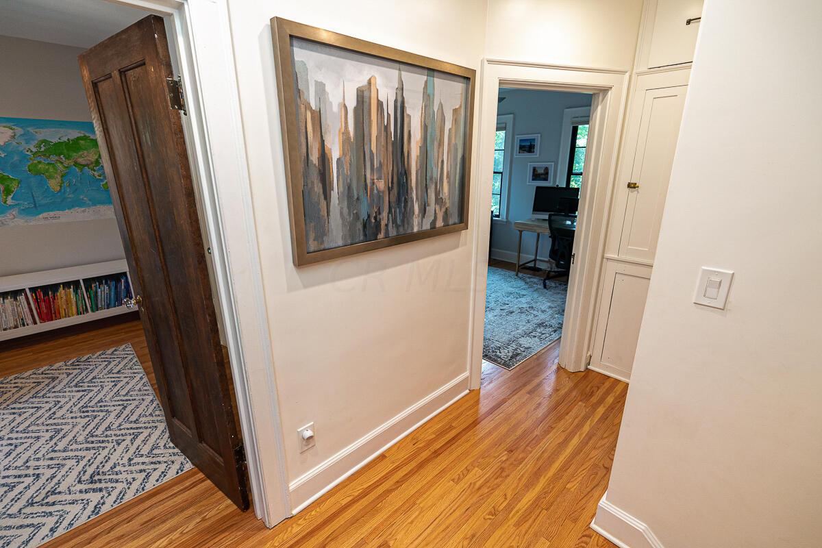 125 South Ardmore Road Columbus, OH 43209 - Photo 27 of 58 Second Floor Hall