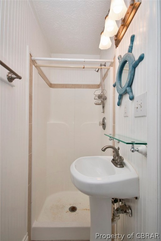 3218 Horse Road Hayes, VA 23072 - Photo 18 of 39 Master Bathroom